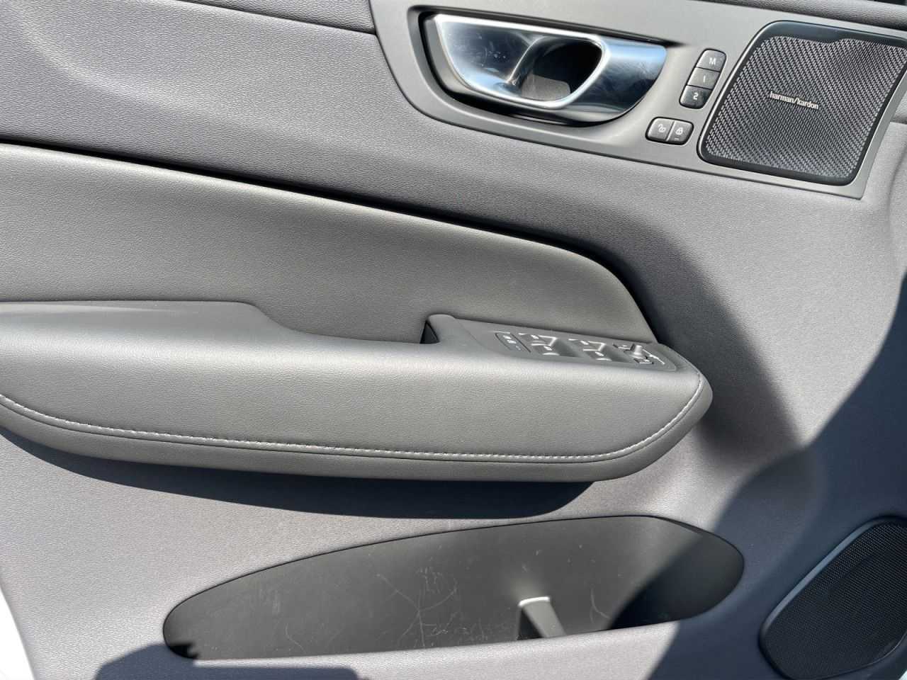 Volvo  T6 AWD Plug-in Plus Dark NAVI LED 360°
