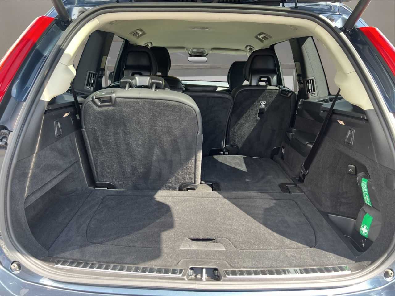 Volvo  T8 AWD Plug-in Core Bright LED NAVI KAMERA
