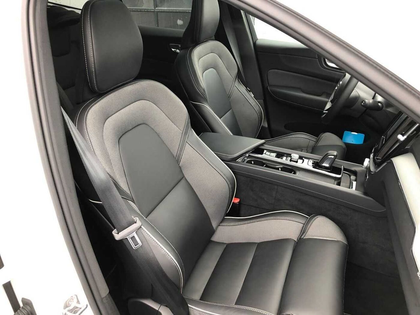 Volvo  T6 RECHARGE R-DESIGN Plug-in HUD LED 22LM
