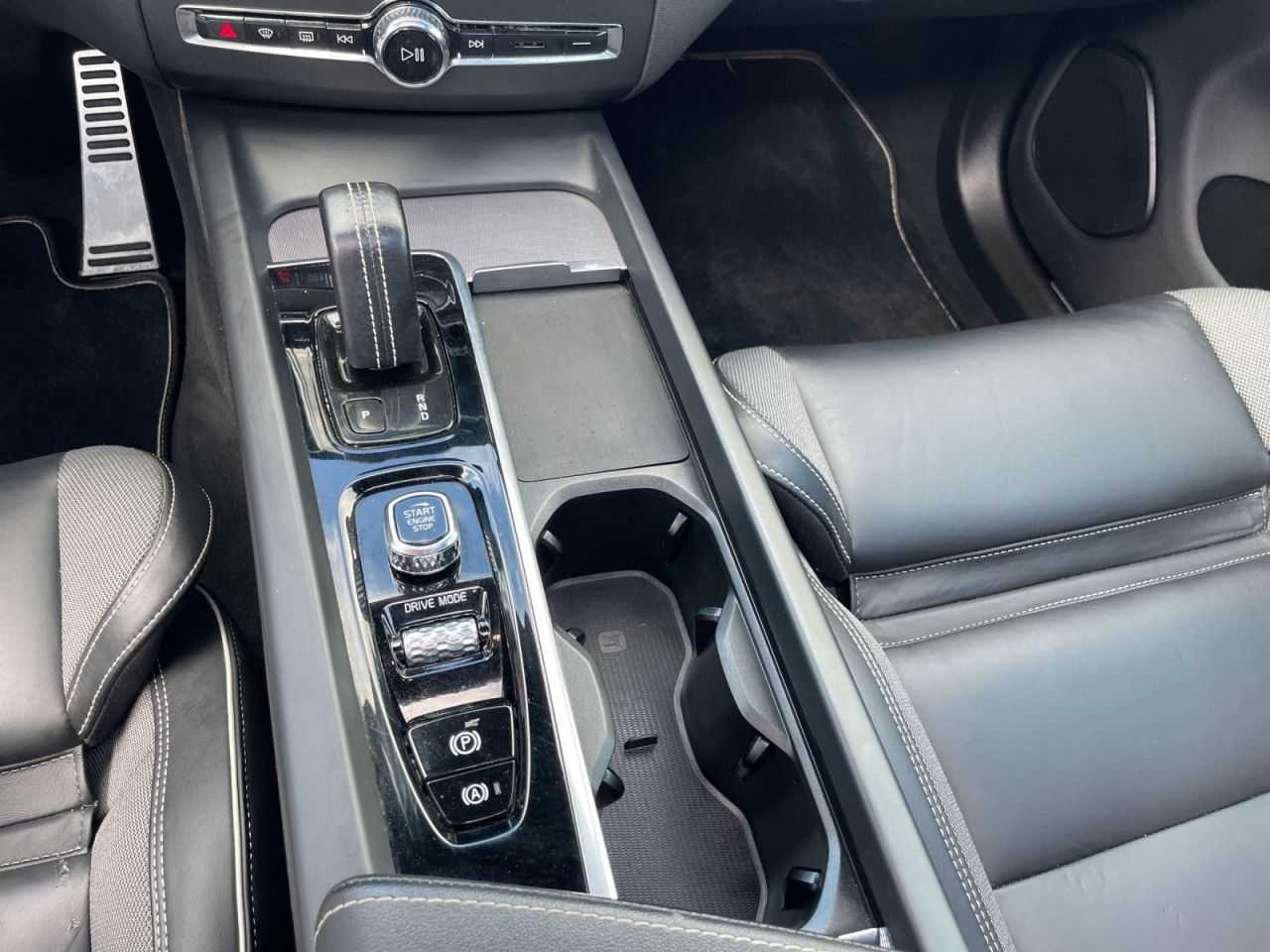 Volvo  T6 Plug-In RECHARGE R-DESIGN  HUD LED 22LM