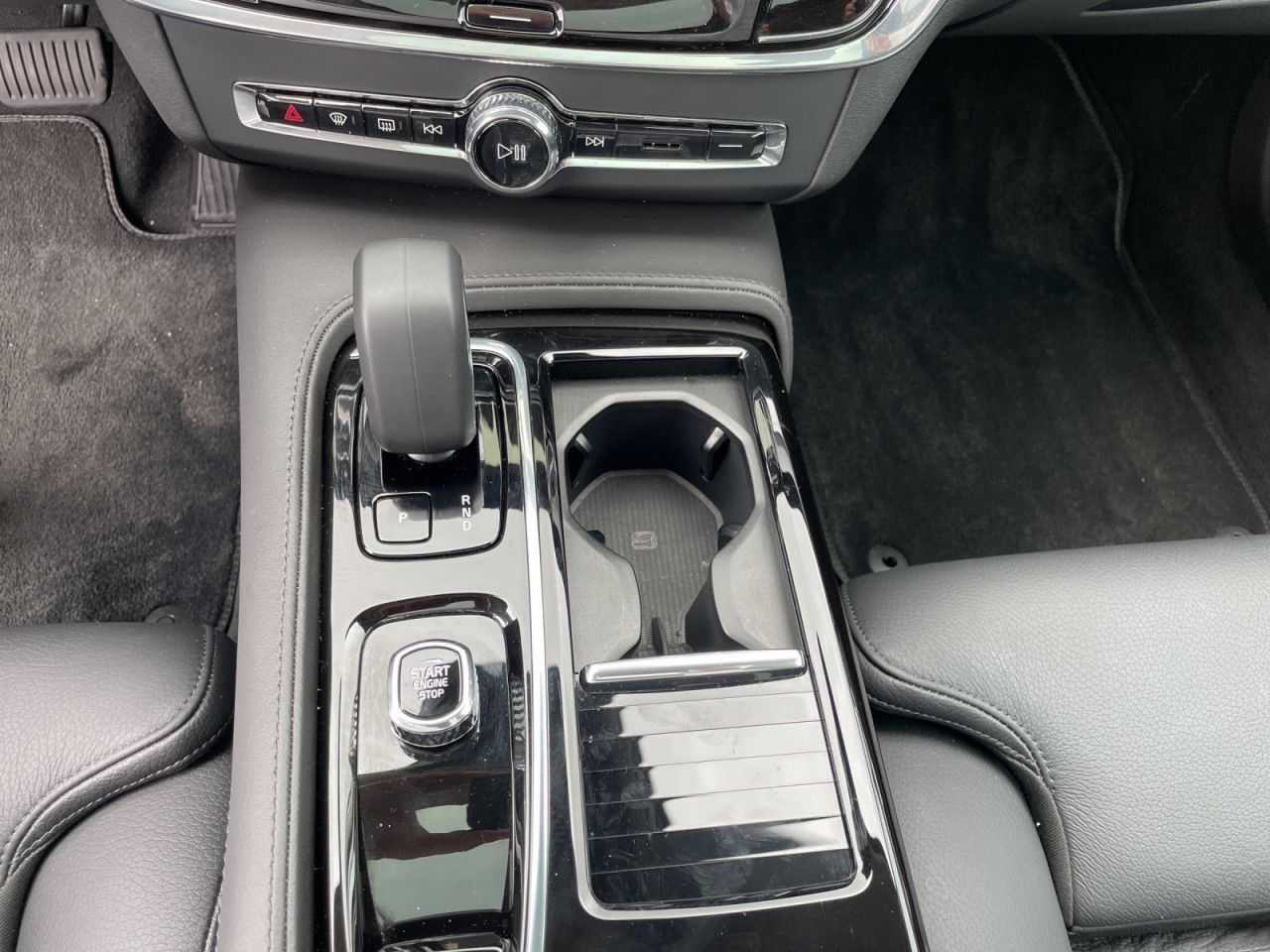Volvo  T8 AWD Recharge Ultimate Dark PANO NAVI