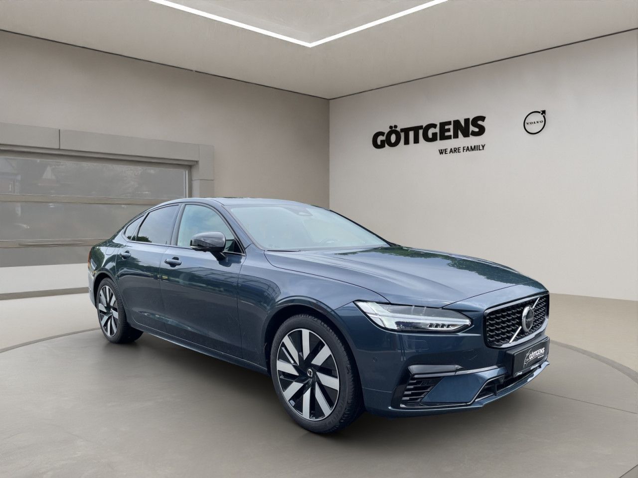 Volvo  T8 AWD Recharge Ultimate Dark PANO NAVI