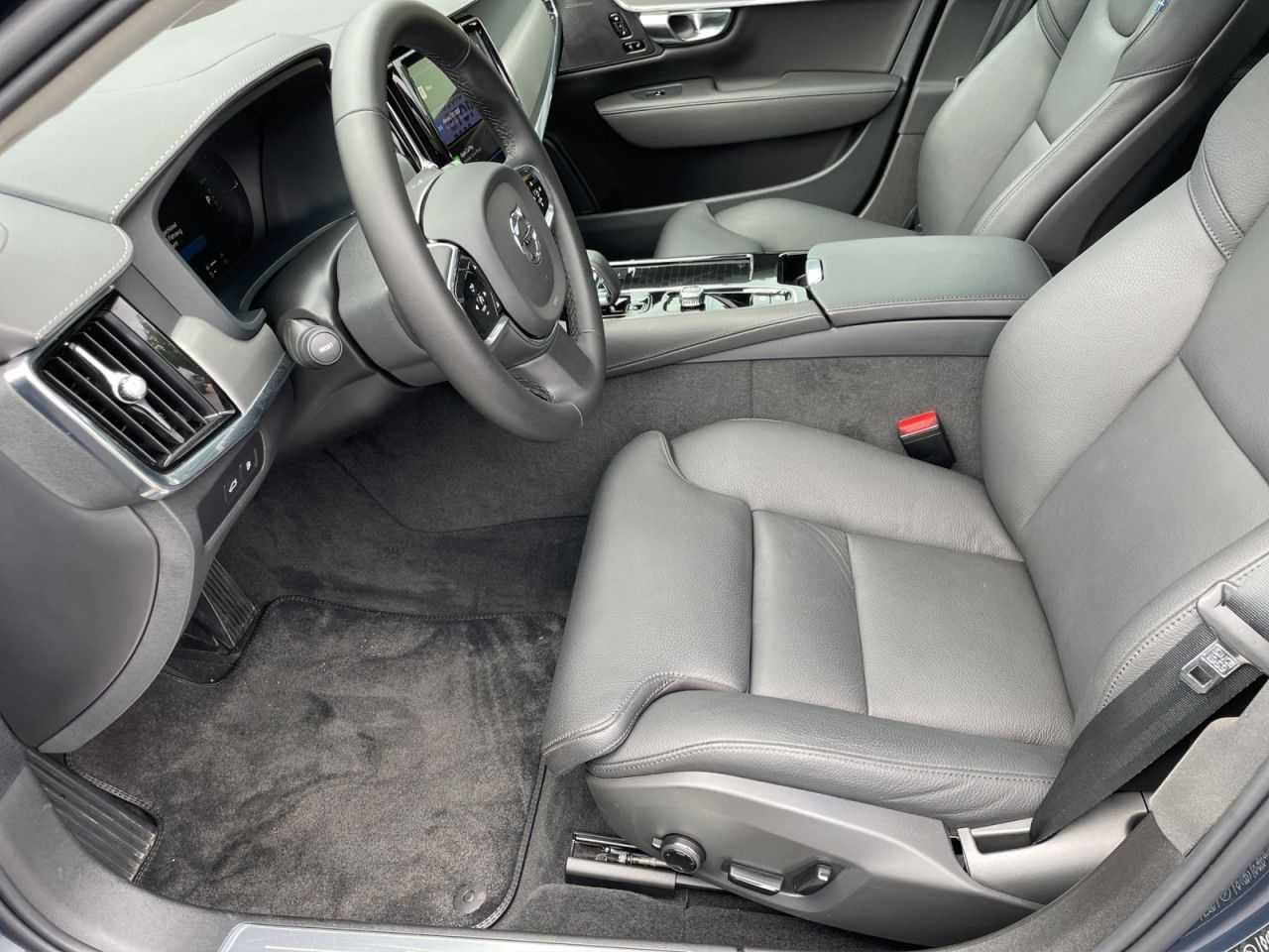 Volvo  T8 AWD Recharge Ultimate Dark PANO NAVI