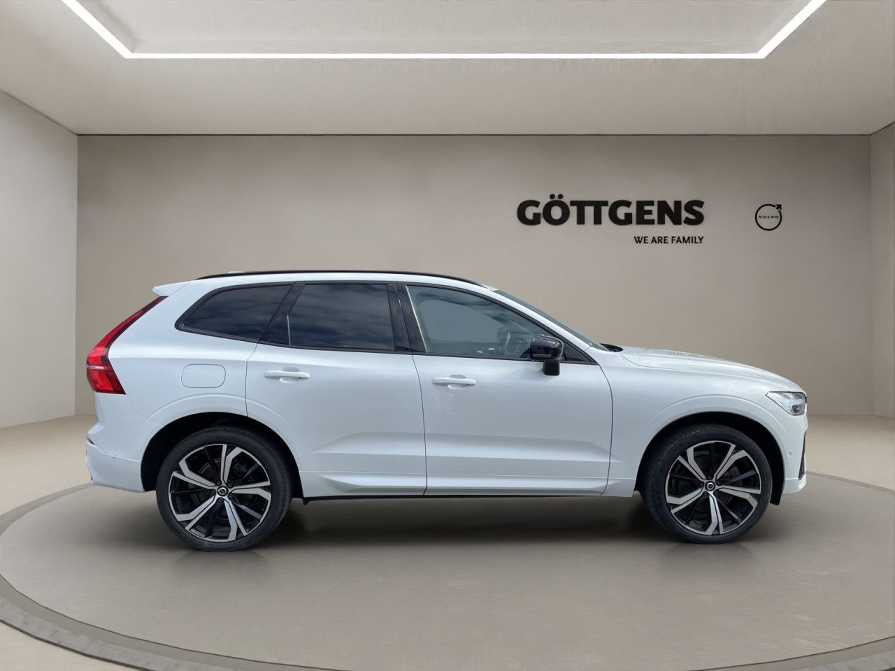 Volvo  T8 AWD Recharge R-Design LED