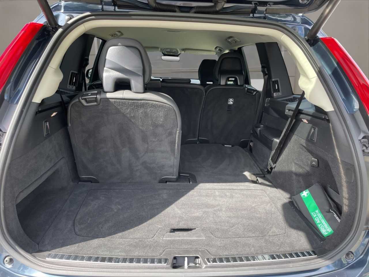 Volvo  T8 AWD Plug-in Core Bright NAVI KAMERA