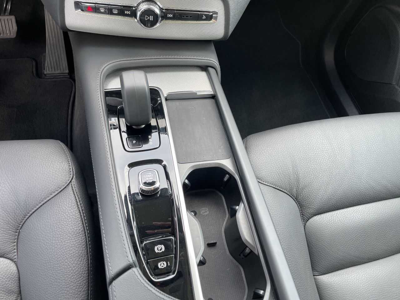 Volvo  T8 AWD Plug-in Core Bright NAVI KAMERA