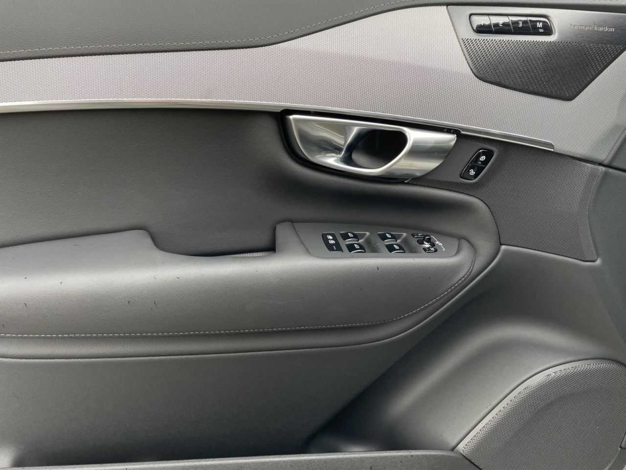 Volvo  T8 AWD Plug-in Plus Dark 7S AHK NAVI