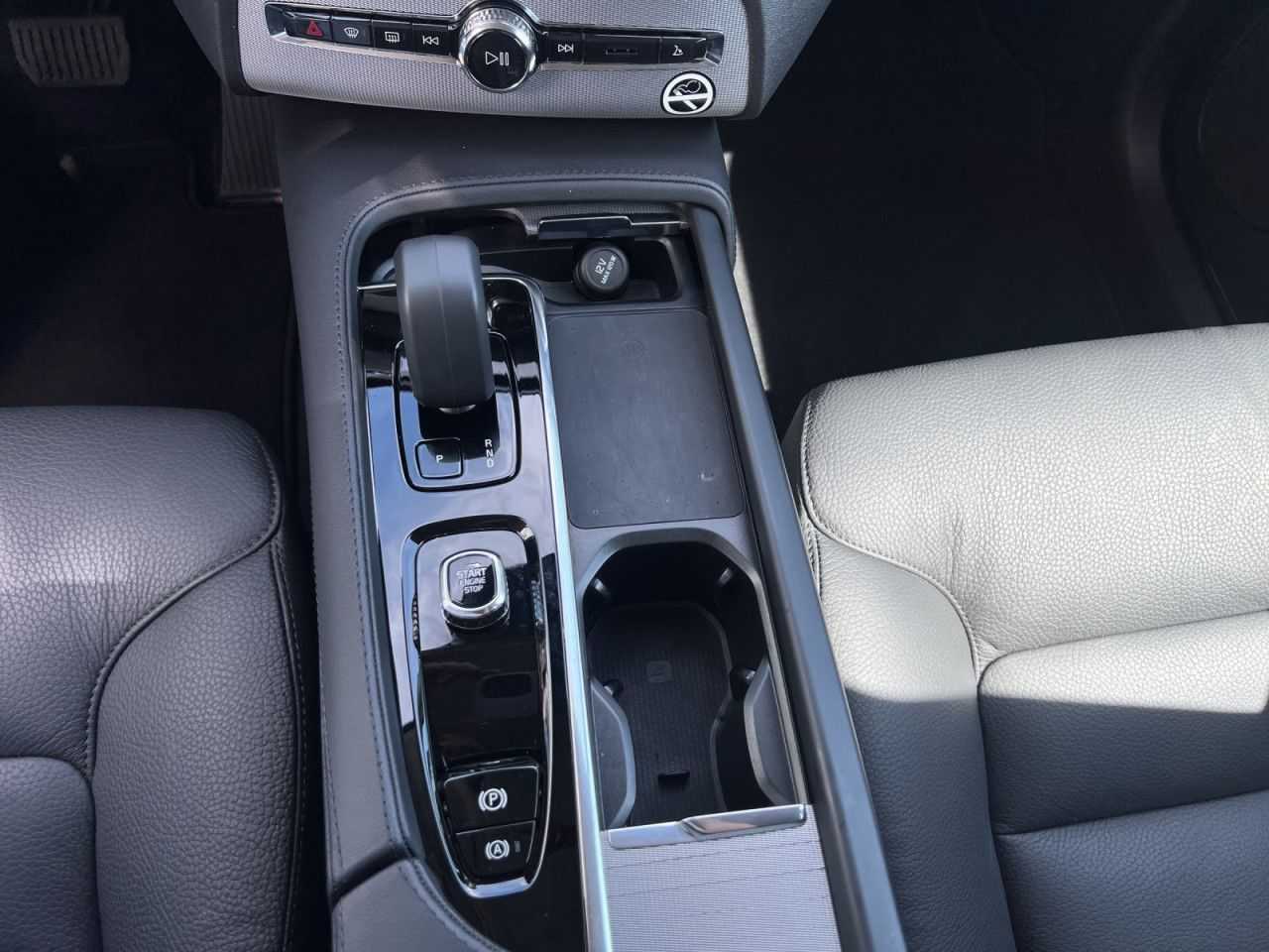 Volvo  T8 AWD Plug-in Core Bright LED NAVI KAMERA