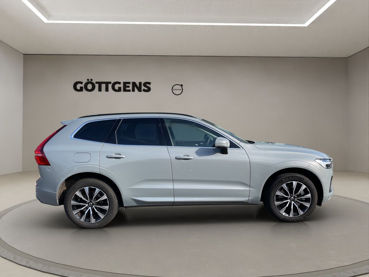 Volvo  B4 Core NAVI LED 19LM WINTER PAKET SITZH