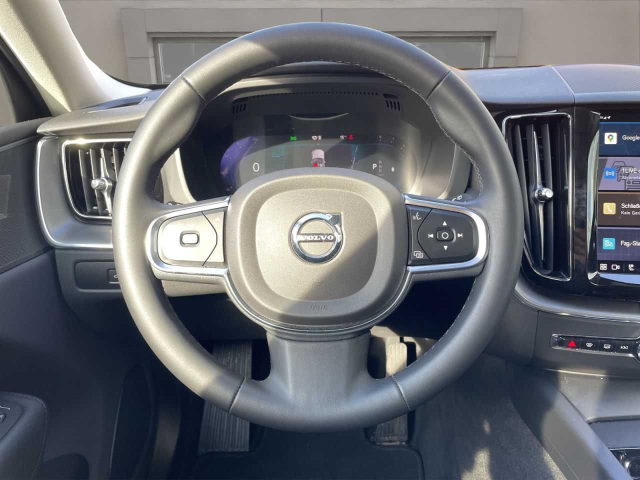 Volvo  B4 Core NAVI LED 19LM WINTER PAKET SITZH