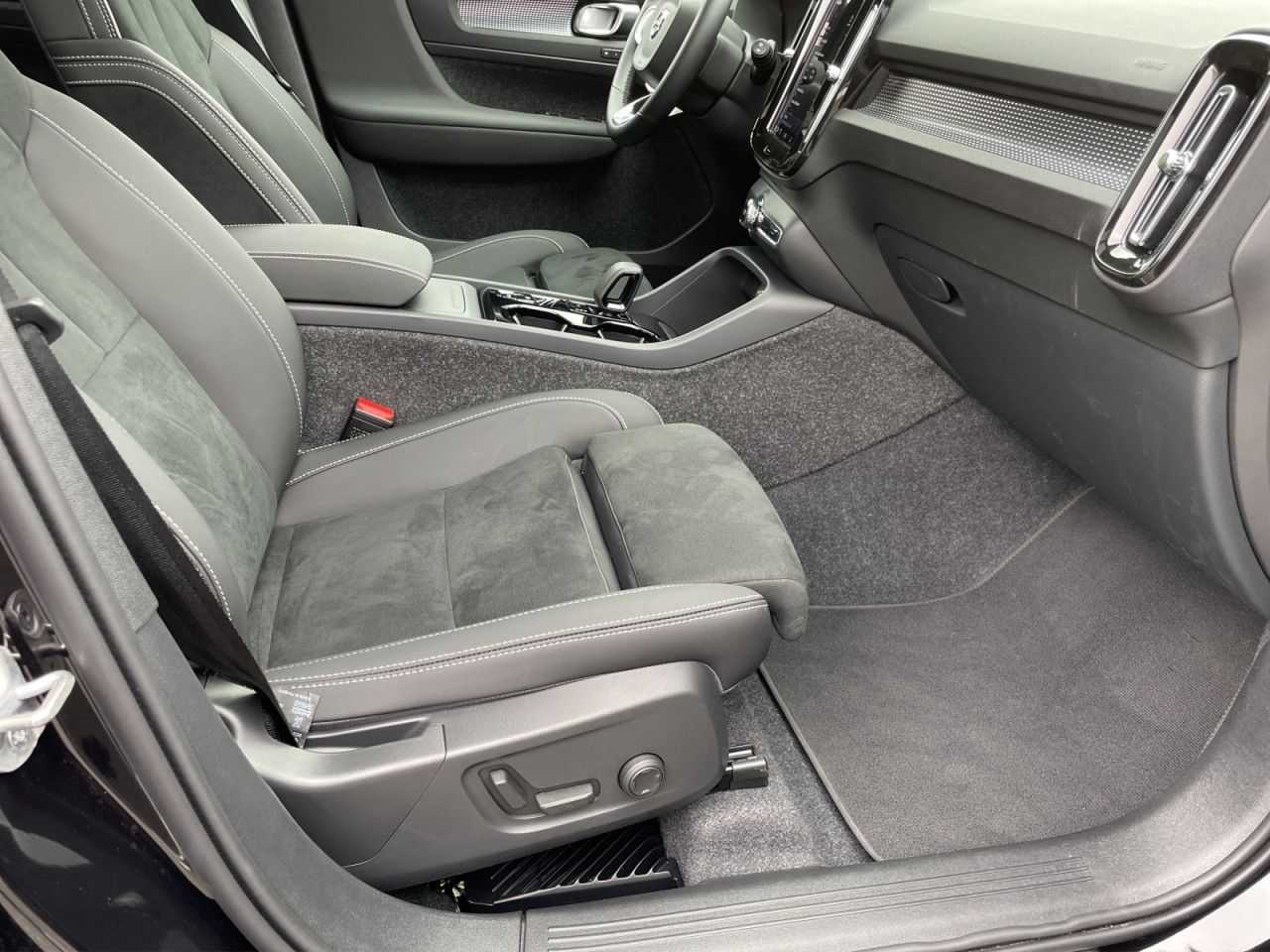 Volvo  B3 Ultra Black Edition AHK BUSINESS 360°