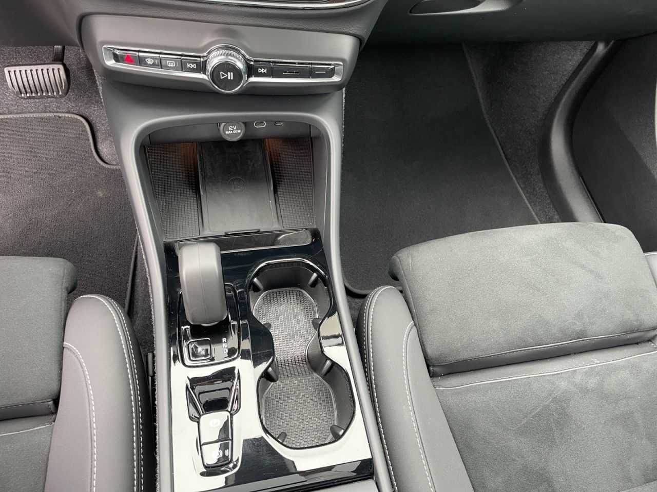 Volvo  B3 Ultra Black Edition AHK BUSINESS 360°