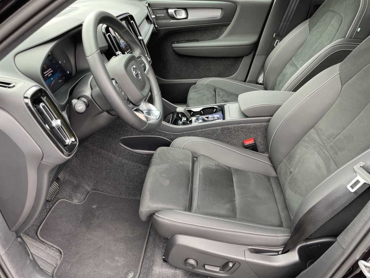 Volvo  B3 Ultra Black Edition AHK BUSINESS 360°