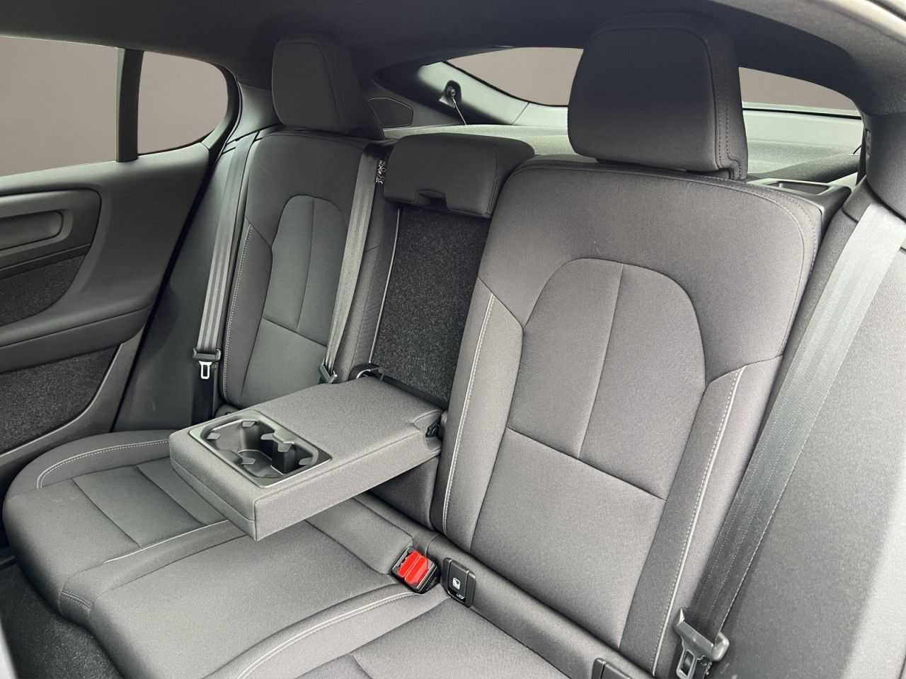 Volvo  Recharge Pure WINTER-PAKET LED NAVI 19LM GJR