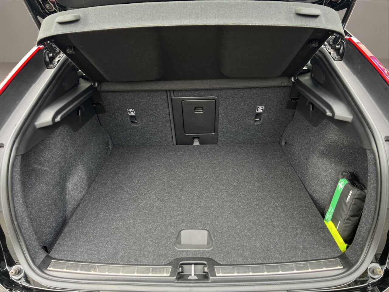 Volvo  Recharge Pure WINTER-PAKET LED NAVI 19LM GJR