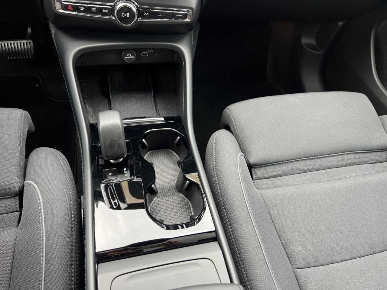 Volvo  Recharge Pure WINTER-PAKET LED NAVI 19LM GJR