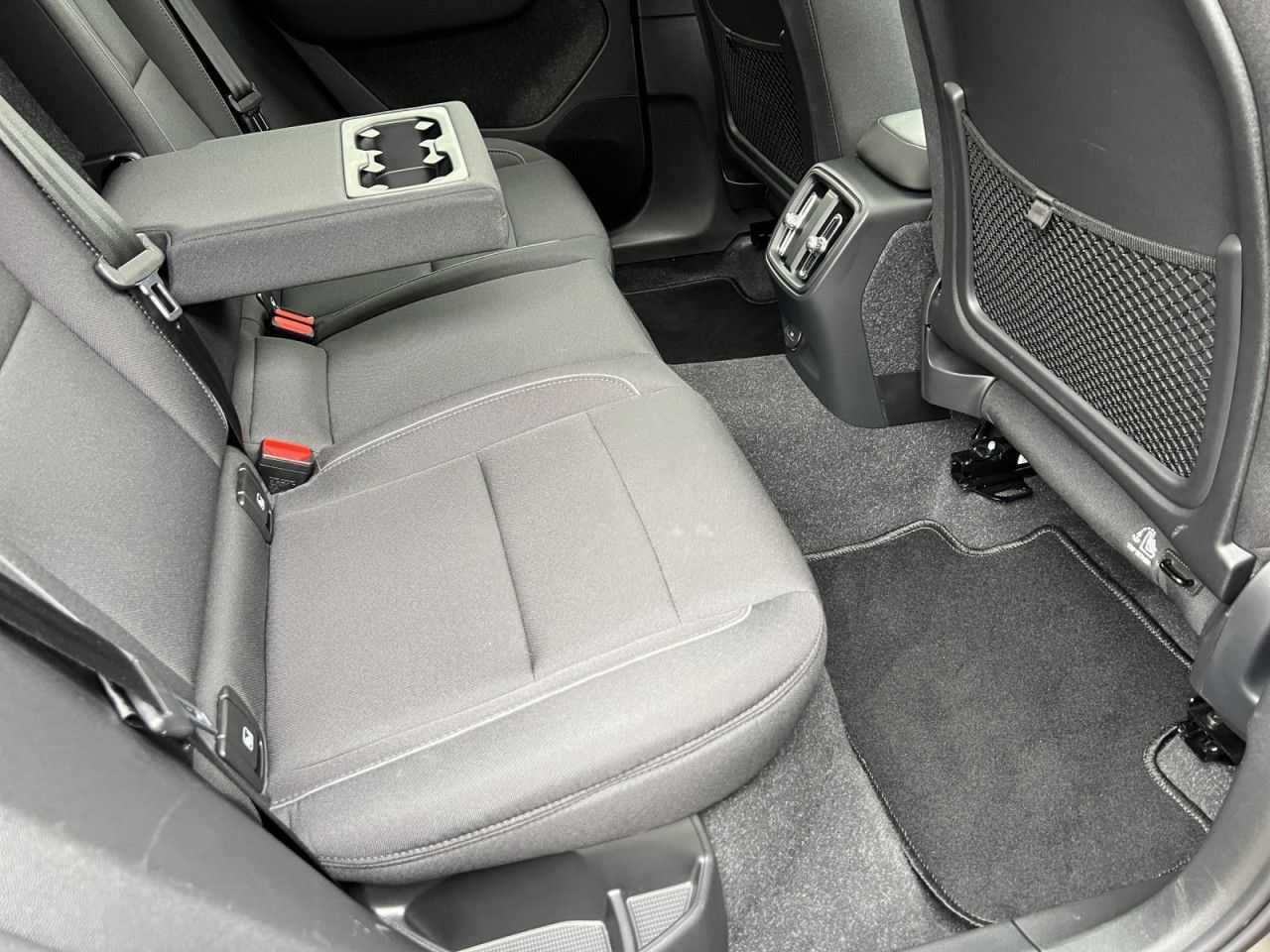 Volvo  Recharge Pure WINTER-PAKET LED NAVI 19LM GJR