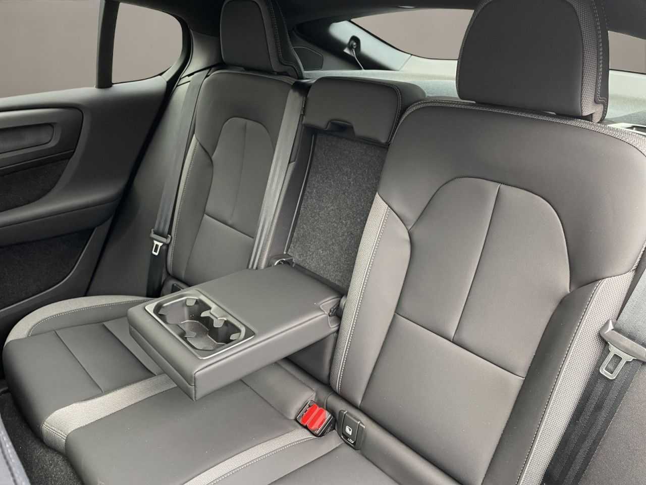 Volvo  Recharge Twin Motor AWD Ultimate AHK 19LM