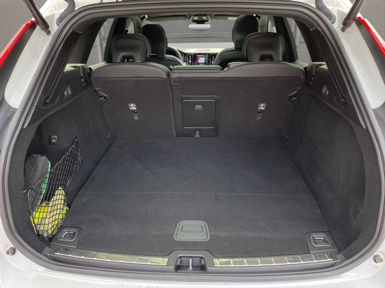 Volvo  T8 AWD Recharge R-Design LED