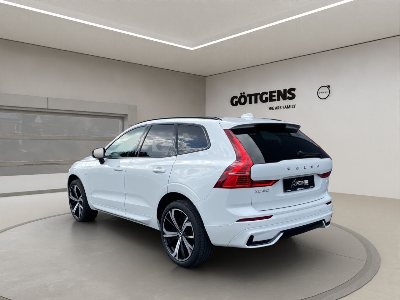 Volvo  T8 AWD Recharge R-Design LED