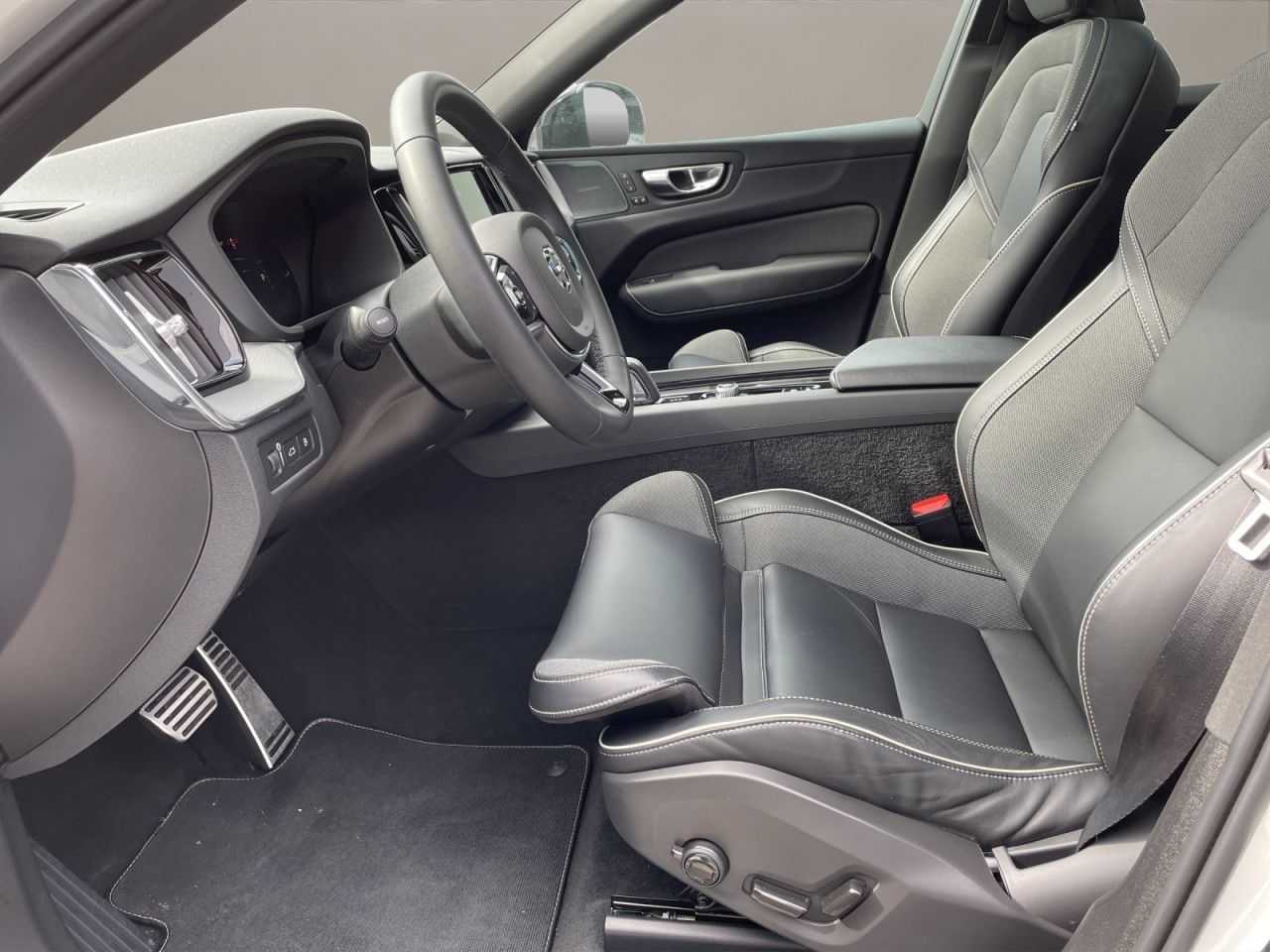 Volvo  T8 AWD Recharge R-Design LED