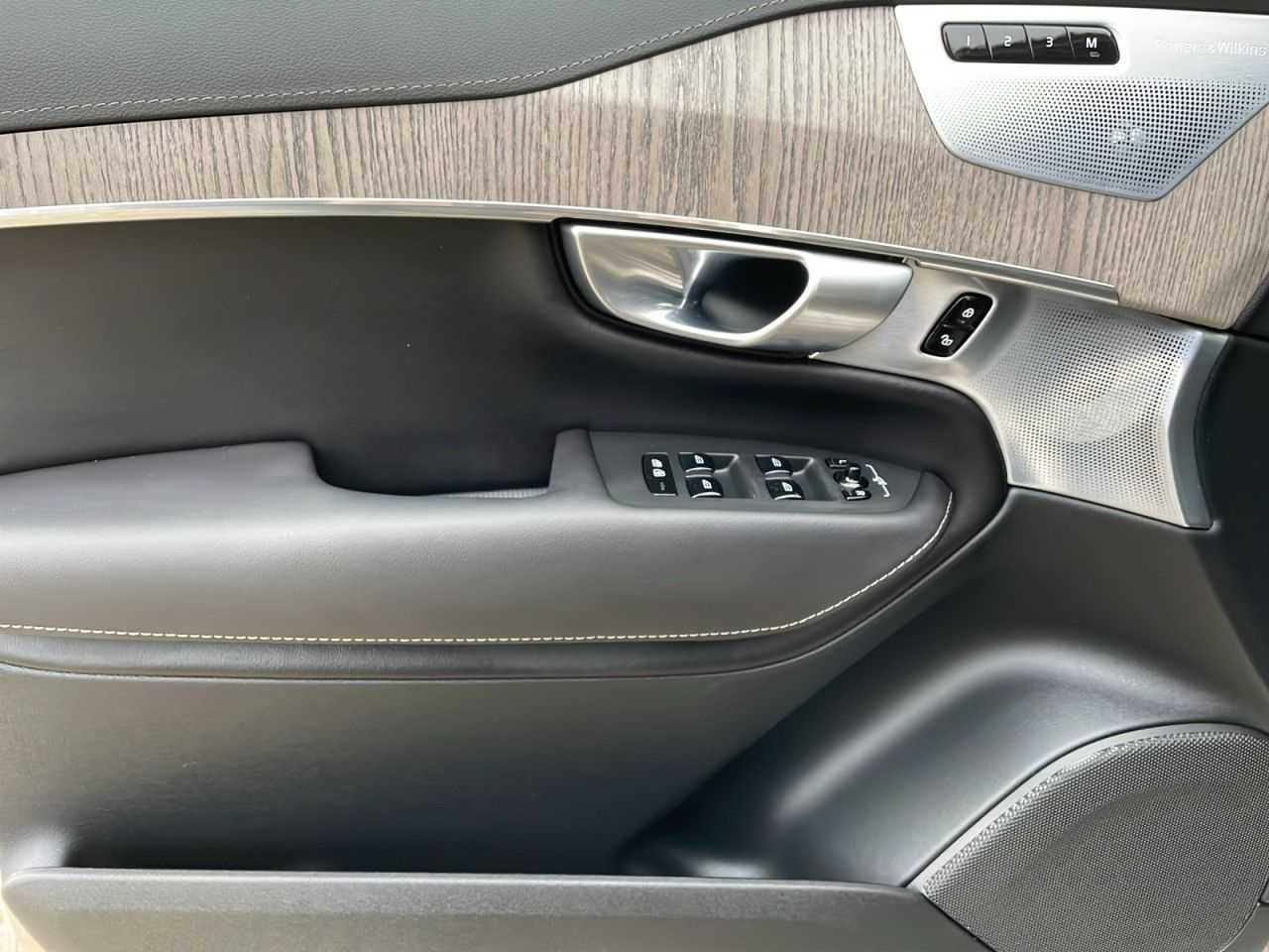 Volvo  B5 ULTIMATE Bright Mild-Hybrid 360° B&W