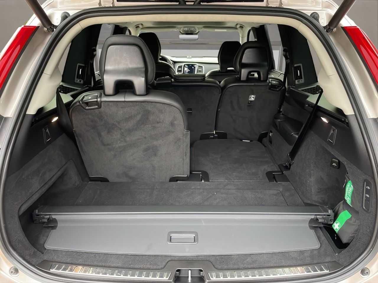 Volvo  B5 ULTIMATE Bright Mild-Hybrid 360° B&W