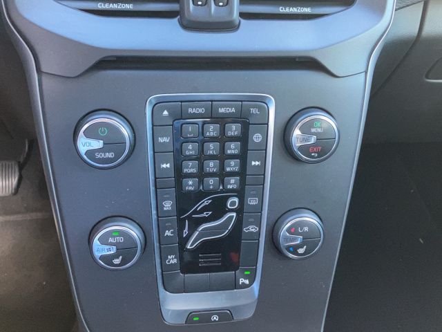 Volvo  T2 KINETIC NAVI KLIMAAUTOMATIK PDC Bluetooth