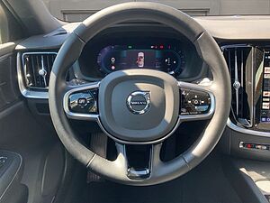 Volvo  Plus B4 Mild-Hybrid Dark AHK LM20 PANO NAVI