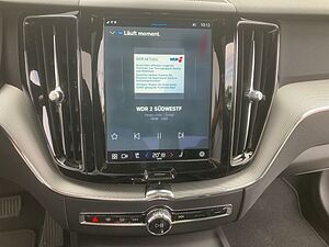 Volvo  B4 Plus Dark 2WD PANO NAVI LM20 DAB+ Harman