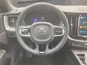 Volvo  B4 Plus Dark 2WD PANO NAVI LM20 DAB+ Harman