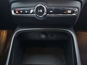 Volvo  T5 AWD MOMENTUM LED NAVI LEDER H&K LM19