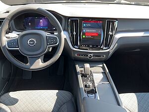 Volvo  B4 CORE ACC PDC KAMERA GOOGLE MAPS 18 ZOLL