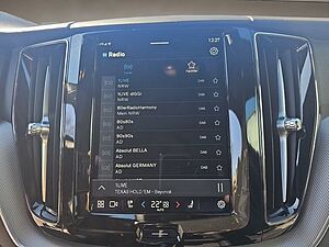 Volvo  B4 Plus Dark PANO BUSINESS PAKET LED NAVI