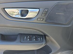 Volvo  B4 Plus Dark PANO BUSINESS PAKET LED NAVI