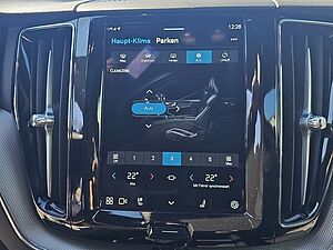 Volvo  B4 Plus Dark PANO BUSINESS PAKET LED NAVI