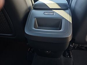 Volvo  B4 Plus Dark PANO BUSINESS PAKET LED NAVI