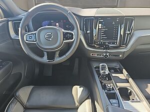 Volvo  B4 Plus Dark PANO BUSINESS PAKET LED NAVI