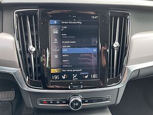 Volvo  B4 Momentum Pro AHK NAVI LED 18LM ACC TEMPOM