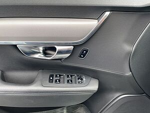 Volvo  B4 Momentum Pro AHK NAVI LED 18LM ACC TEMPOM