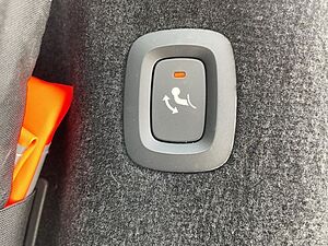 Volvo  B4 Momentum Pro AHK NAVI LED 18LM ACC TEMPOM
