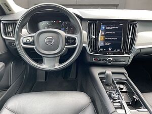 Volvo  B4 Momentum Pro AHK NAVI LED 18LM ACC TEMPOM