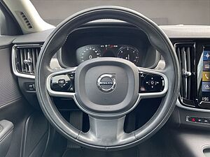 Volvo  B4 Momentum Pro AHK NAVI LED 18LM ACC TEMPOM