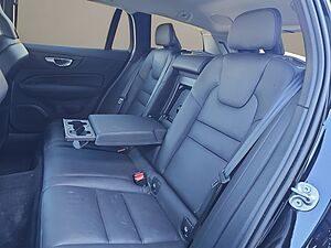 Volvo  B4 Plus Dark NAVI ACC LED LM18 KAMERA SITZH.