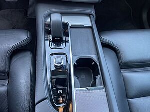 Volvo  B5 AWD ULTIMATE DARK 7SITZ PANO HUD BLIS