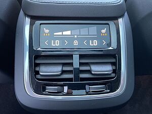 Volvo  B5 AWD ULTIMATE DARK 7SITZ PANO HUD BLIS