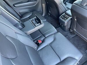 Volvo  B5 AWD ULTIMATE DARK 7SITZ PANO HUD BLIS