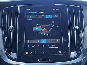 Volvo  B4 Plus Dark AHK LED NAVI GOOGLE H&K 18LM