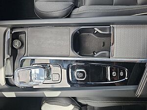 Volvo  B4 Plus Dark AHK LED NAVI GOOGLE H&K 18LM