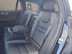 Volvo  B4 Plus Dark AHK LED NAVI GOOGLE H&K 18LM